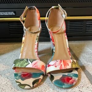 Bamboo Frenzy 45S Floral Sandals Open Toe Chunky Heels With Ankle Strap